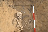 Obr-3-Osek-nad-Becvou-pohreb-zeny-starsi-doba-bronzova-detail-na-nalezy